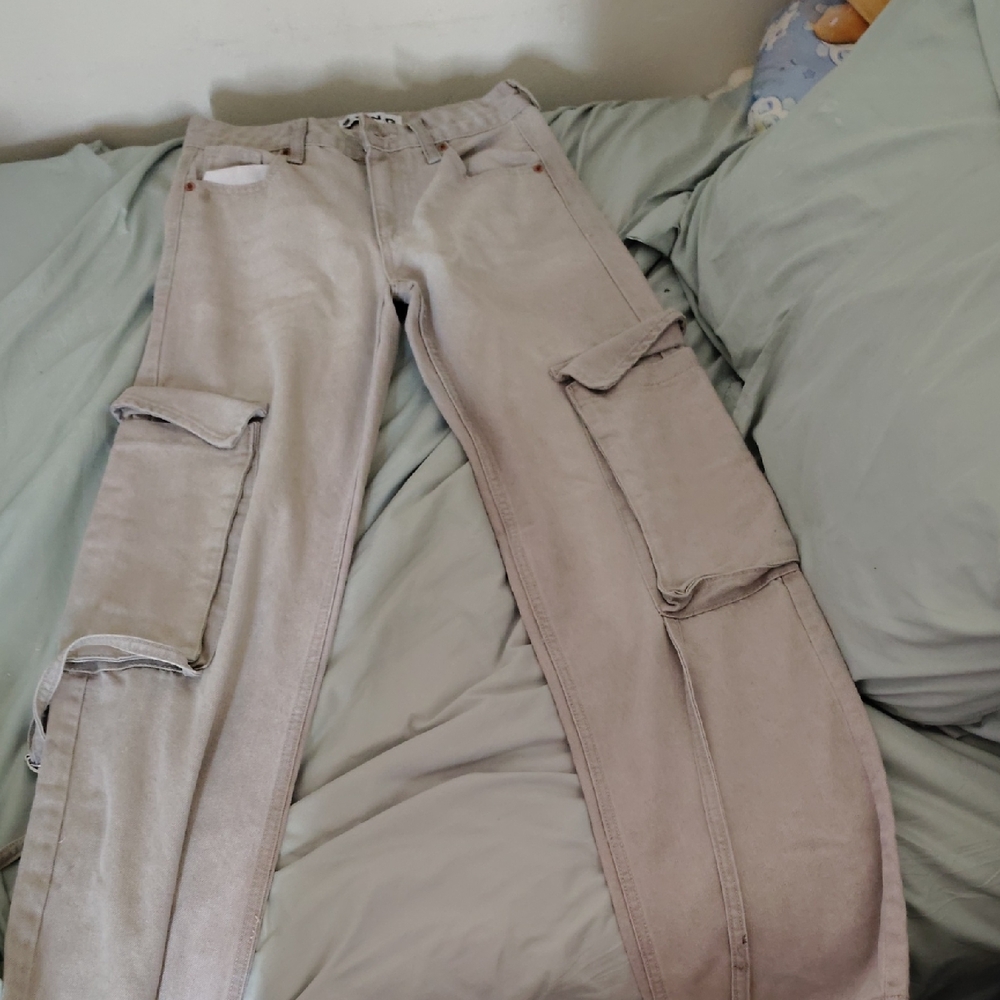 Stylish Women's Cargo Jeans in Beige